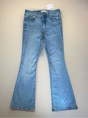 NWT Jessica Simpson Daisy Fitted Flare Jeans Mid-Rise Blue Denim Women's Size 6